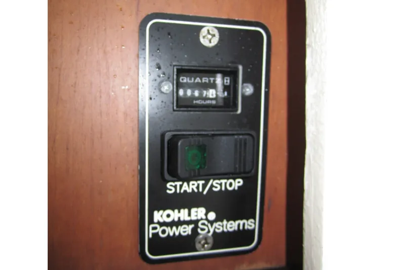 Slide: The Image of Kohler Power Systems start/stop panel on 2005 Luhrs 32 Open boat. - 34
