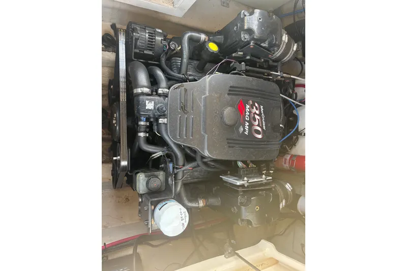 Slide: The Image of Engine of a 2006 Sea Ray 240 Sundeck boat, featuring MerCruiser 350 MAG MPI. - 42