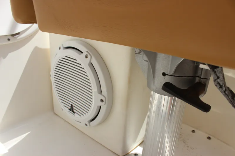 Slide: The Image of Speaker and seat base on a 2000 Sea Ray Sundancer 310 boat. - 29