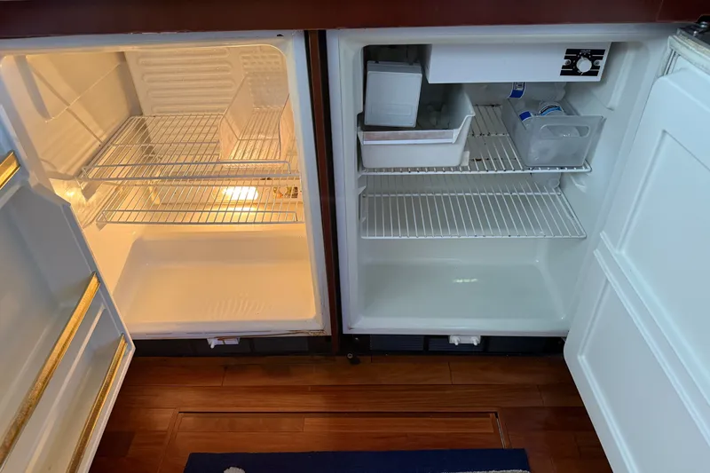 Slide: The Image of Clean Rust Free Fridge / Freezer - 27