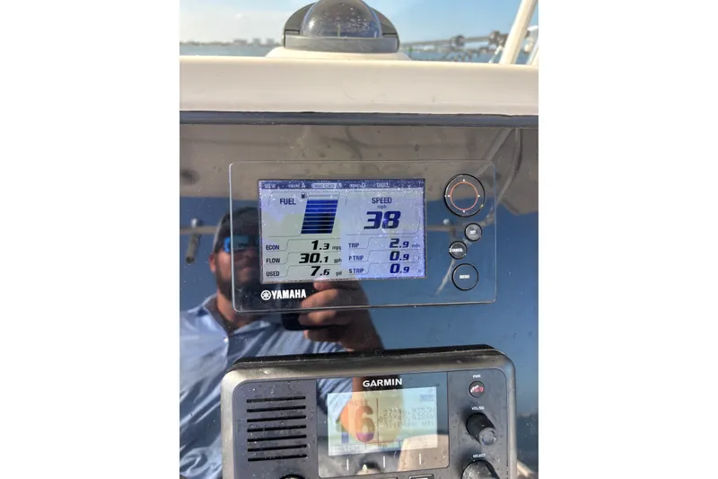 Slide: The Image of Yamaha and Garmin displays on 2014 Robalo R300 Center Console boat dashboard. - 6