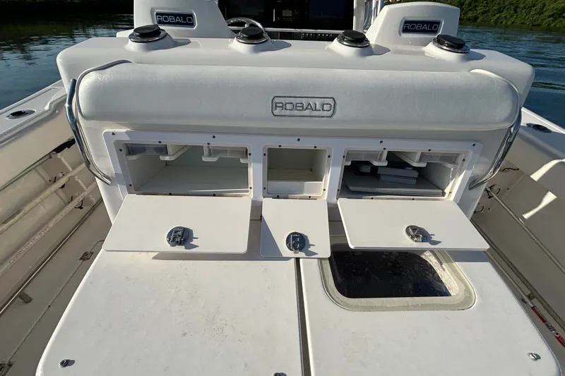Slide: The Image of 2014 Robalo R300 Center Console boat with open storage compartments. - 23