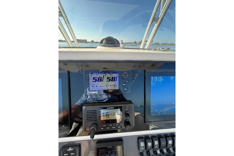 Slide: The Image of 2014 Robalo R300 Center Console dashboard with Garmin navigation and Yamaha display. - 5