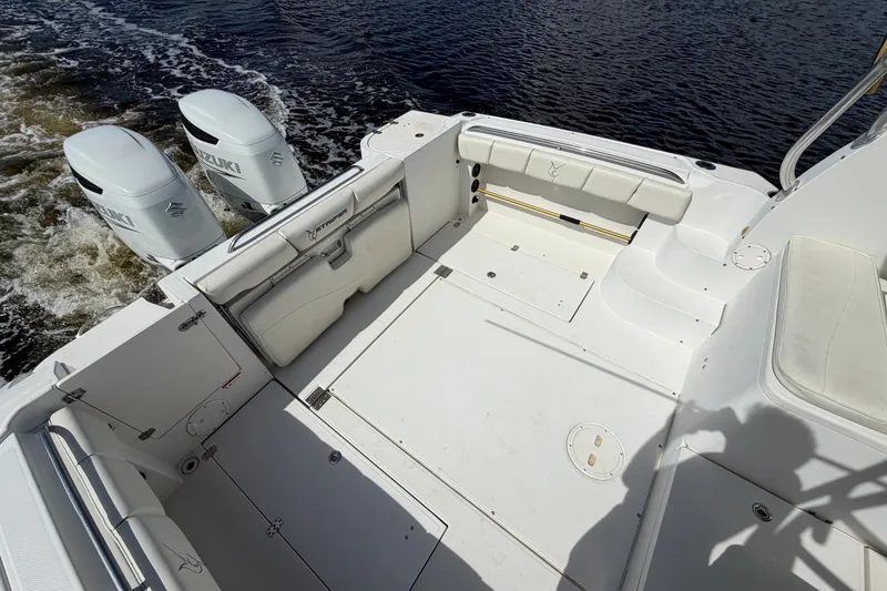 Slide: The Image of 2004 Seaswirl Striper 2901 Walkaround O/B boat deck with Suzuki outboard engines. - 19