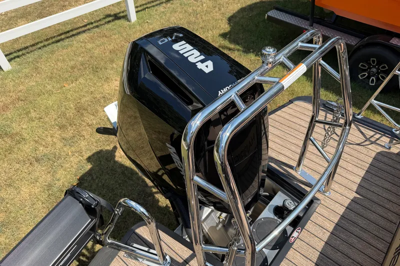 Slide: The Image of 2027 Harris Grand Mariner 250 SLDH with Mercury outboard motor, viewed from above. - 15