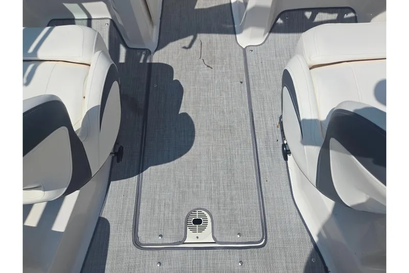 Slide: The Image of Interior view of 2022 Chaparral 23 SSi boat with gray flooring and white seating. - 13