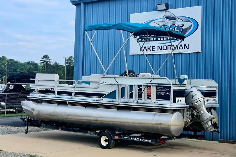 Slide: The Image of 1998 Sun Tracker Fishin' Barge 21 Signature Series pontoon boat at Lake Norman dealership. - 26