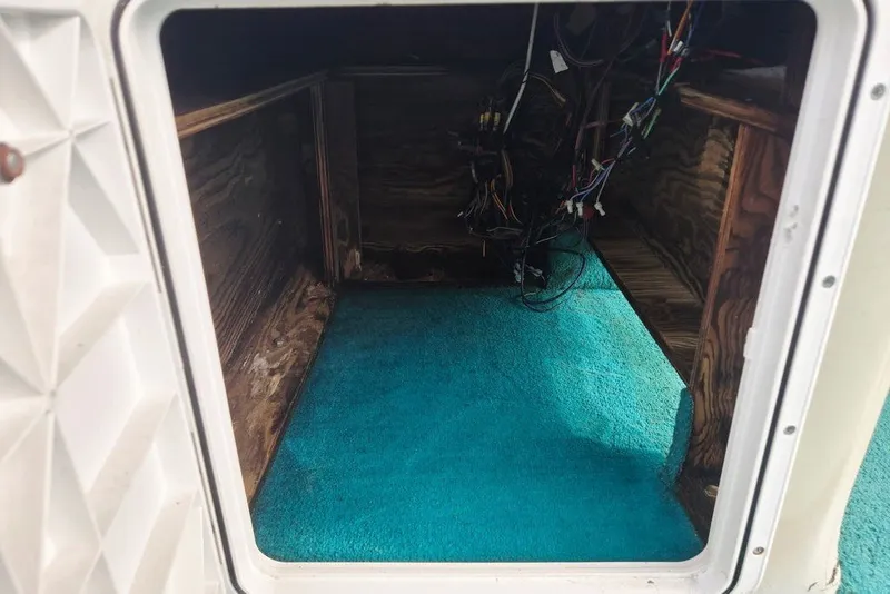 Slide: The Image of Interior storage compartment of a 1998 Sun Tracker Fishin' Barge 21 Signature Series boat. - 29