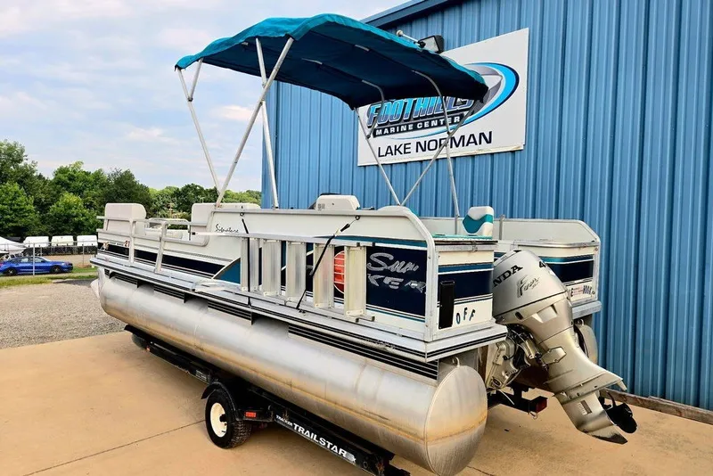 Slide: The Image of 1998 Sun Tracker Fishin' Barge 21 Signature Series pontoon boat with canopy at marina. - 33
