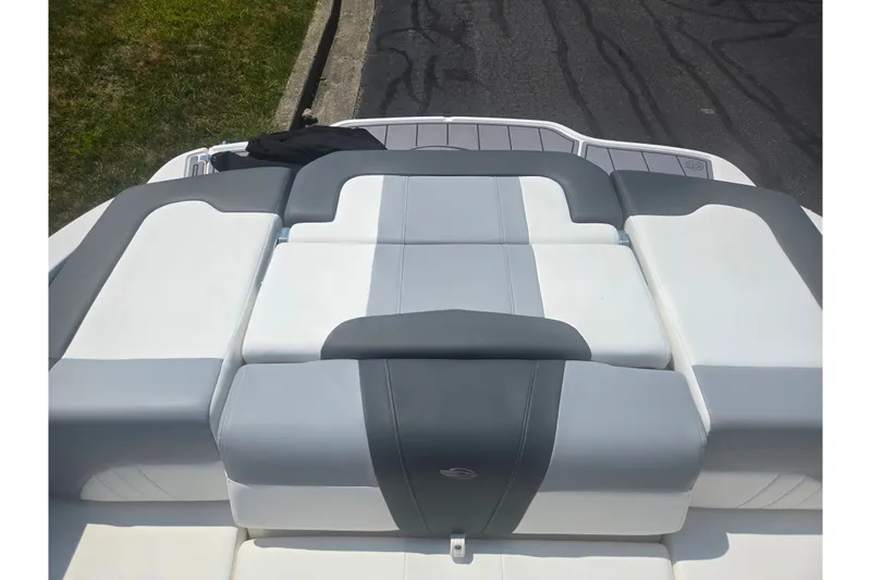 Slide: The Image of 2023 Chaparral 21 SSi boat with sleek gray and white seating design. - 25