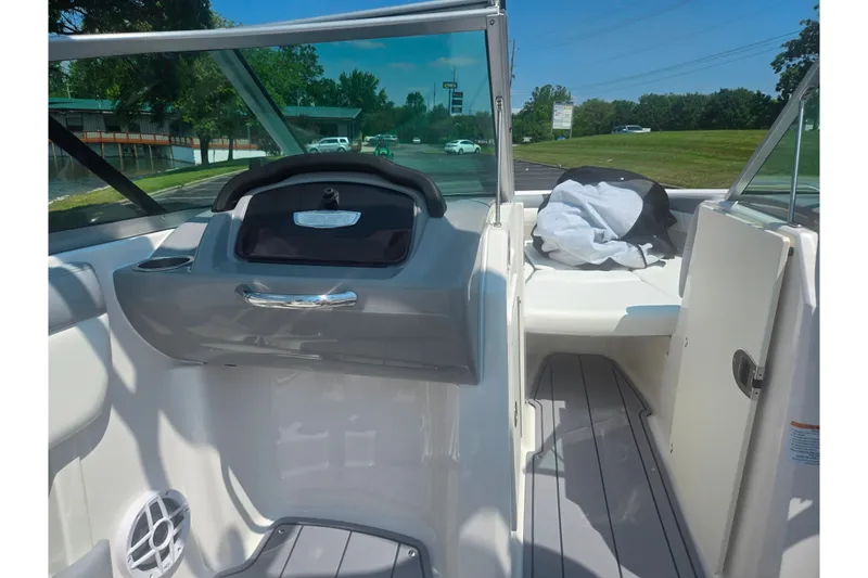 Slide: The Image of 2023 Chaparral 21 SSi boat interior with seating and dashboard view. - 15