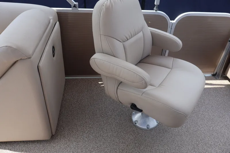 Slide: The Image of Beige captain's chair on 2015 Palm Beach Ultra Sport 220 RL boat. - 35