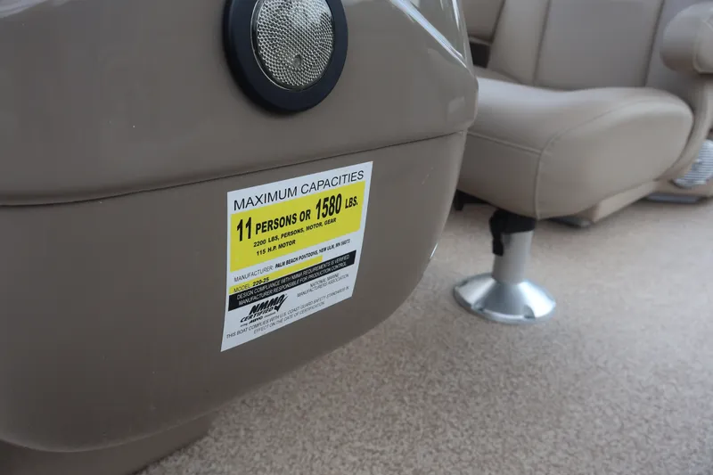 Slide: The Image of 2015 Palm Beach Ultra Sport 220 RL boat capacity label, seating for 11 people. - 26