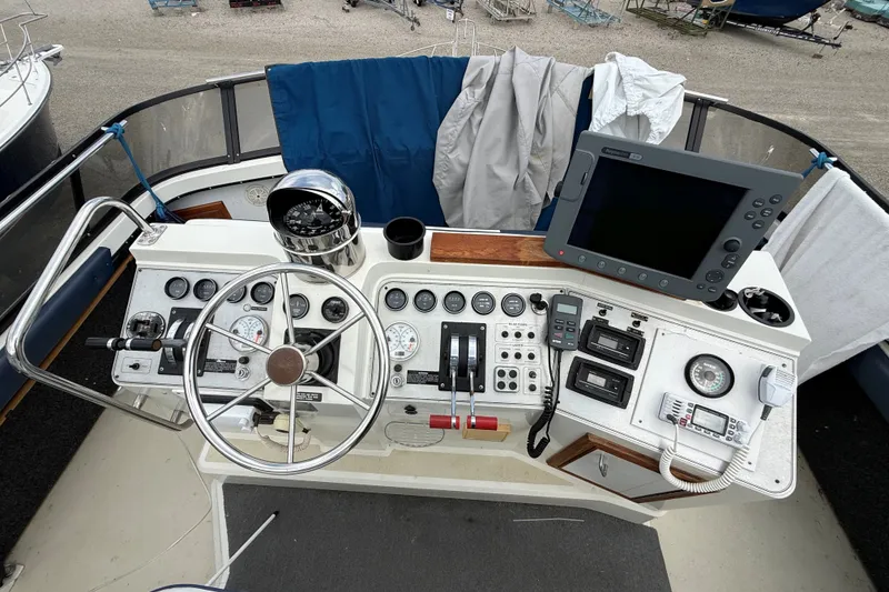 Slide: The Image of Cockpit of 1988 Carver 38 Aft Cabin Motor Yacht with navigation instruments. - 16