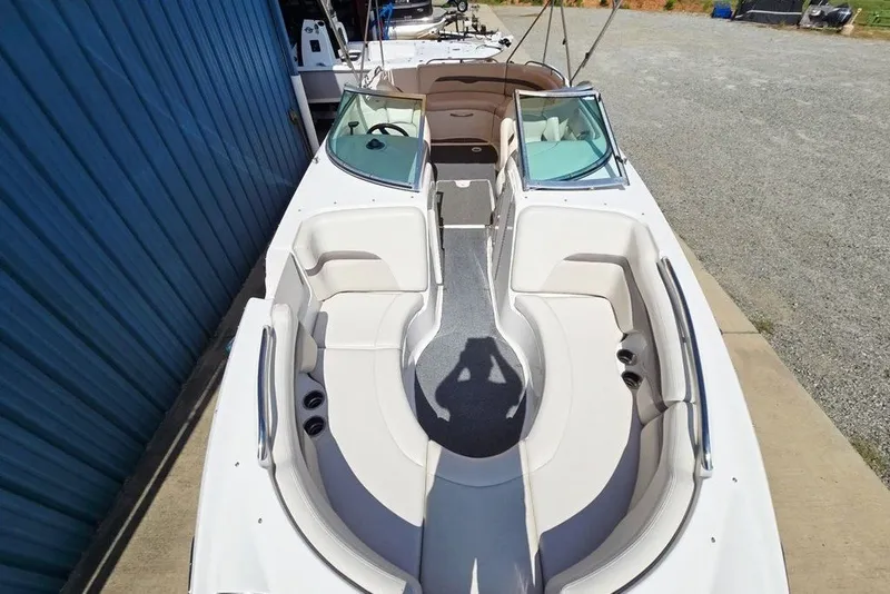 Slide: The Image of 2005 Chaparral Sunesta 254 boat with spacious seating and sleek design. - 30