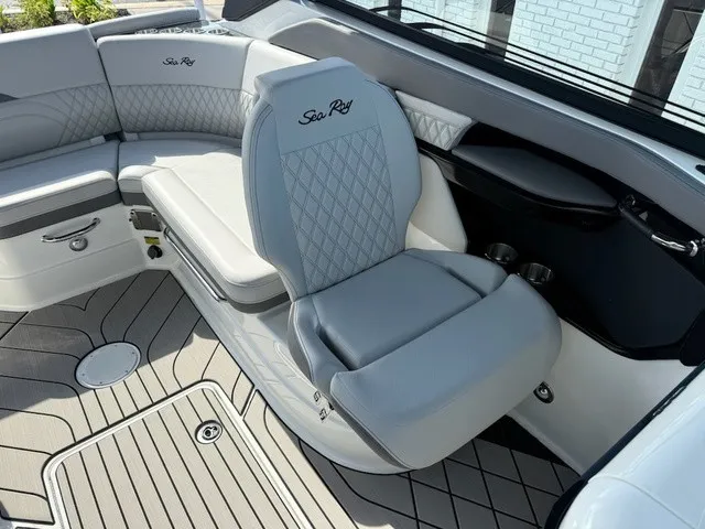 Slide: The Image of Sea Ray SLX 260 Outboard 2027 - 20
