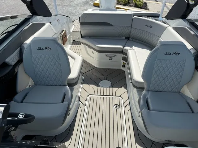 Slide: The Image of Sea Ray SLX 260 Outboard 2027 - 19