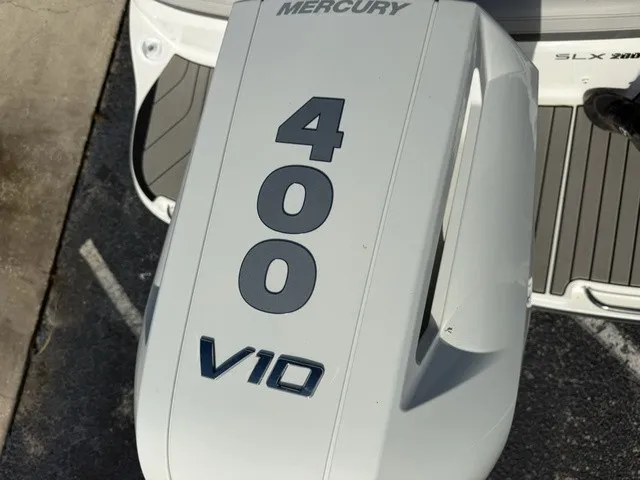Slide: The Image of Sea Ray SLX 260 Outboard 2027 - 9
