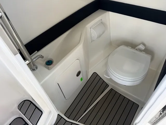 Slide: The Image of Sea Ray SLX 260 Outboard 2027 - 23