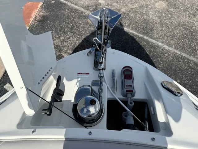 Slide: The Image of Sea Ray SLX 260 Outboard 2027 - 22