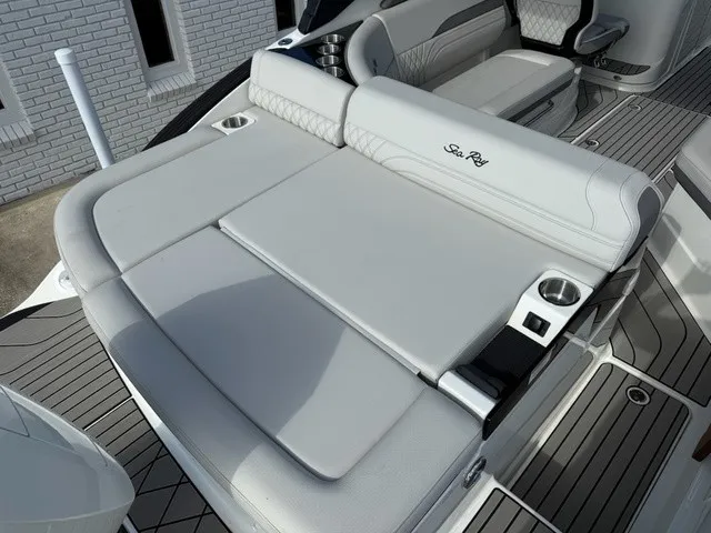 Slide: The Image of Sea Ray SLX 260 Outboard 2027 - 8