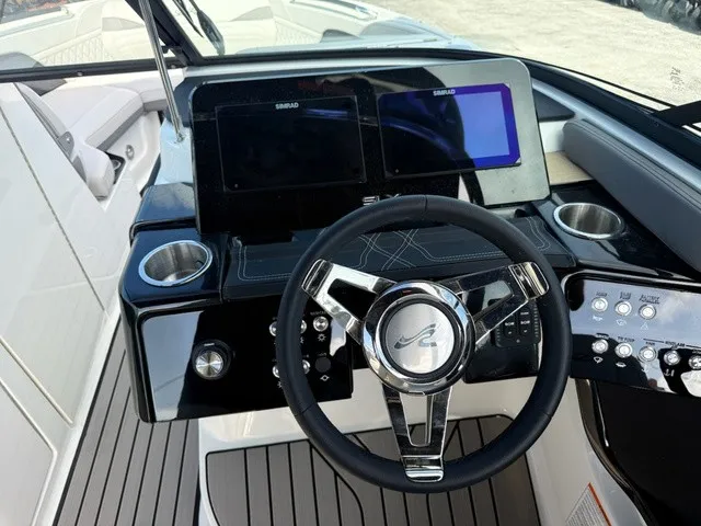 Slide: The Image of Sea Ray SLX 260 Outboard 2027 - 13