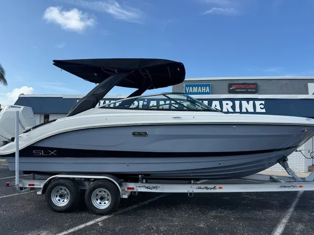Slide: The Image of Sea Ray SLX 260 Outboard 2027 - 3