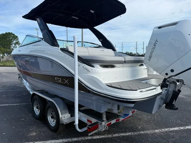 Slide: The Image of Sea Ray SLX 260 Outboard 2027 - 5