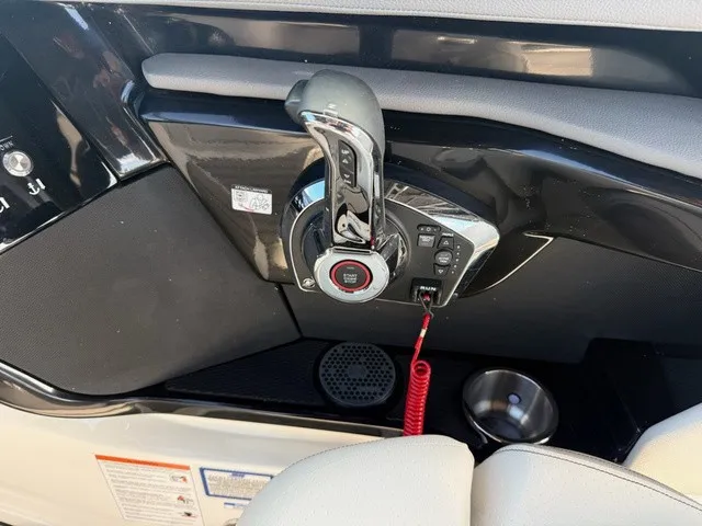 Slide: The Image of Sea Ray SLX 260 Outboard 2027 - 16