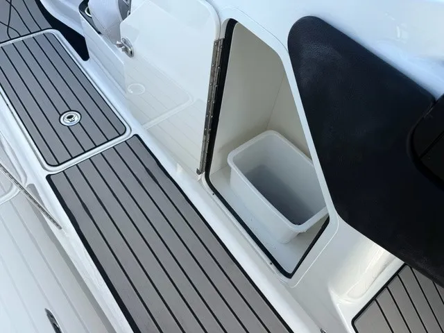 Slide: The Image of Sea Ray SLX 260 Outboard 2027 - 26