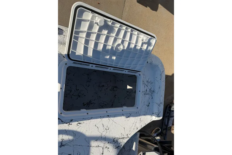 Slide: The Image of Open hatch on Skuta 21 Tournament V boat, 2026 model, with textured surface. - 54