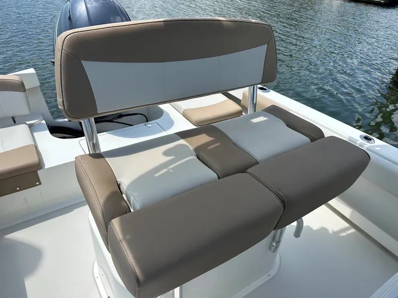 Slide: The Image of Parker Marine SE 2100 2017 - 24