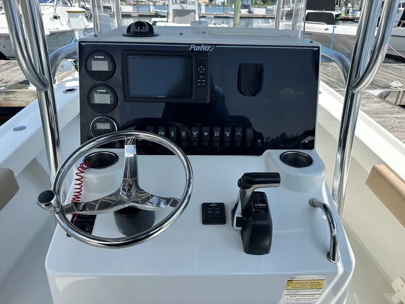 Slide: The Image of Parker Marine SE 2100 2017 - 17