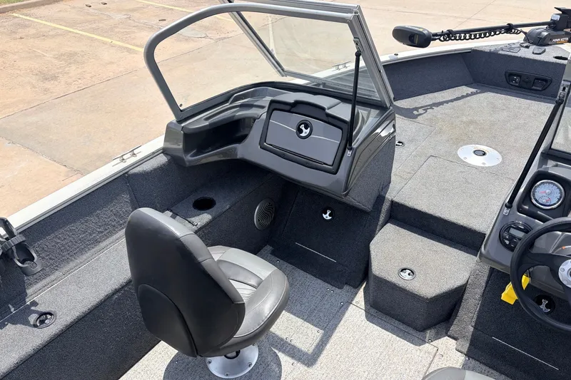 Slide: The Image of 2020 Tracker Pro Guide V-165 WT boat interior with seating and control panel. - 18