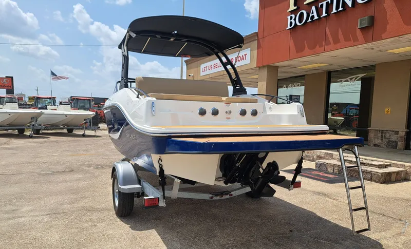 Slide: The Image of Bayliner D20I 2026 - 11
