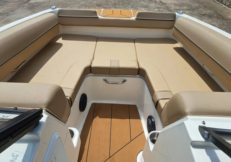 Slide: The Image of Bayliner D20I 2026 - 18