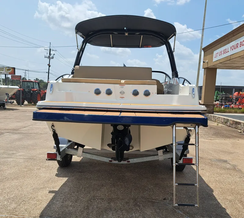 Slide: The Image of Bayliner D20I 2026 - 10