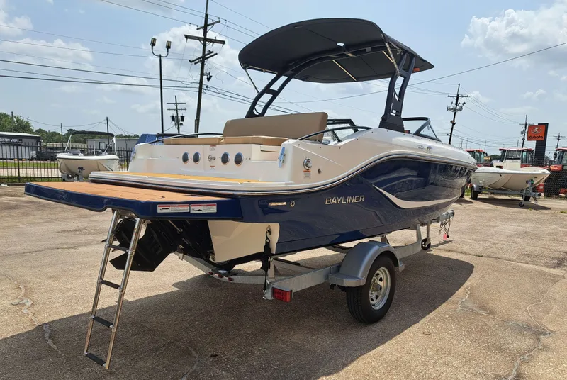 Slide: The Image of Bayliner D20I 2026 - 9