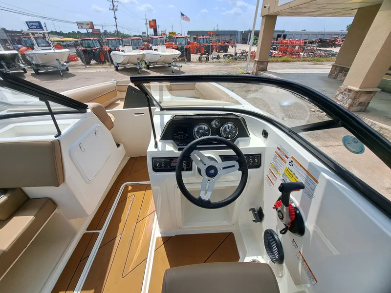 Slide: The Image of Bayliner D20I 2026 - 23
