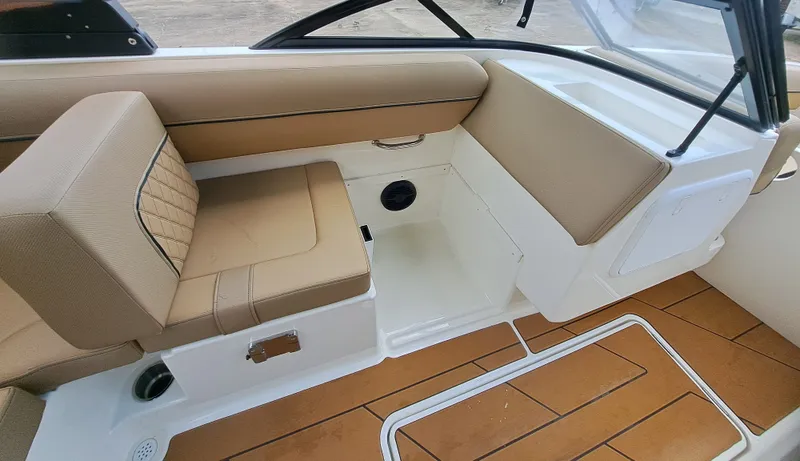 Slide: The Image of Bayliner D20I 2026 - 27