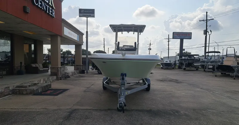 Slide: The Image of Bayliner Trophy T22CC 2026 - 5