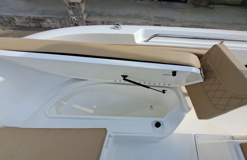 Slide: The Image of Bayliner Trophy T22CC 2026 - 13