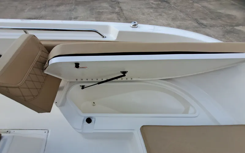 Slide: The Image of Bayliner Trophy T22CC 2026 - 15