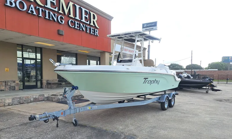 Slide: The Image of Bayliner Trophy T22CC 2026 - 3