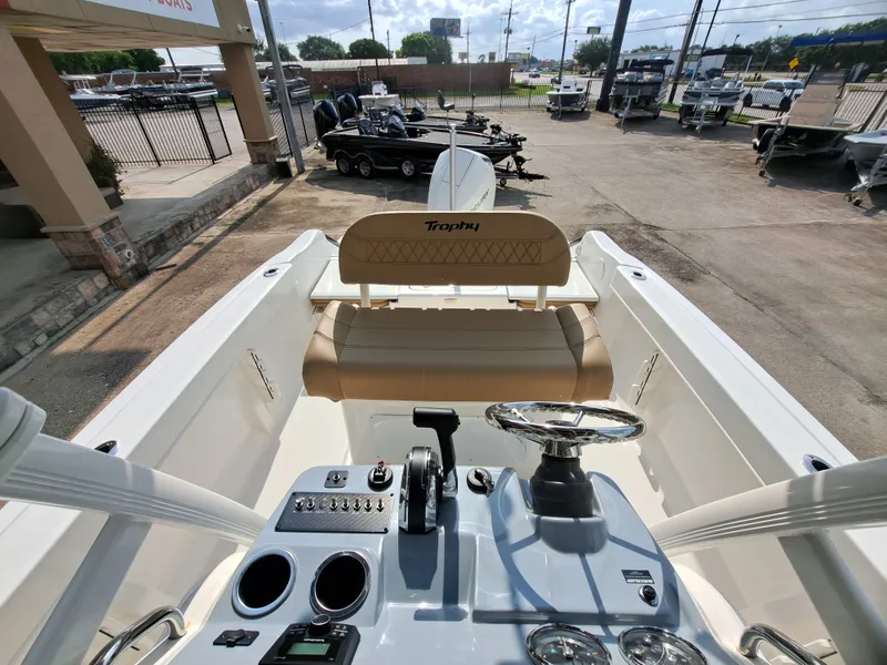 Slide: The Image of Bayliner Trophy T22CC 2026 - 19