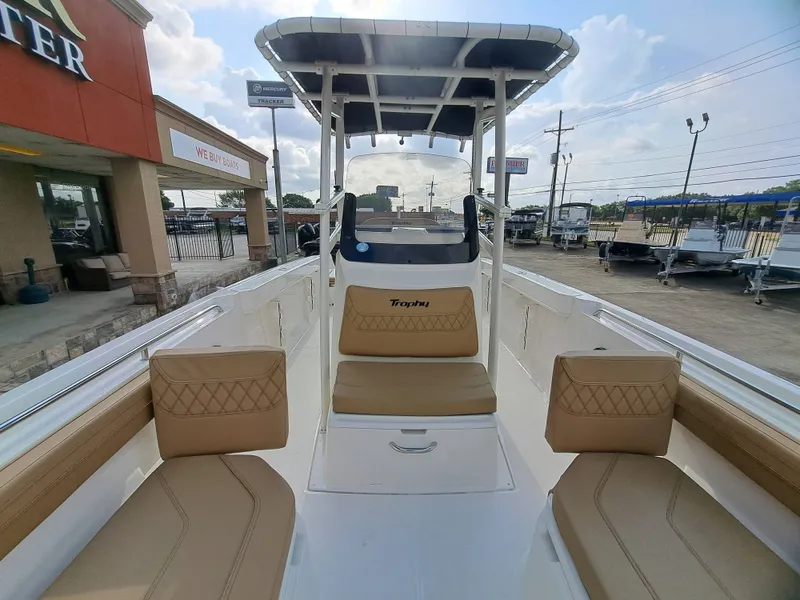 Slide: The Image of Bayliner Trophy T22CC 2026 - 16