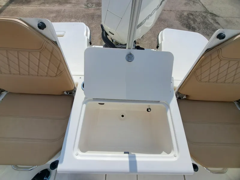 Slide: The Image of Bayliner Trophy T22CC 2026 - 22