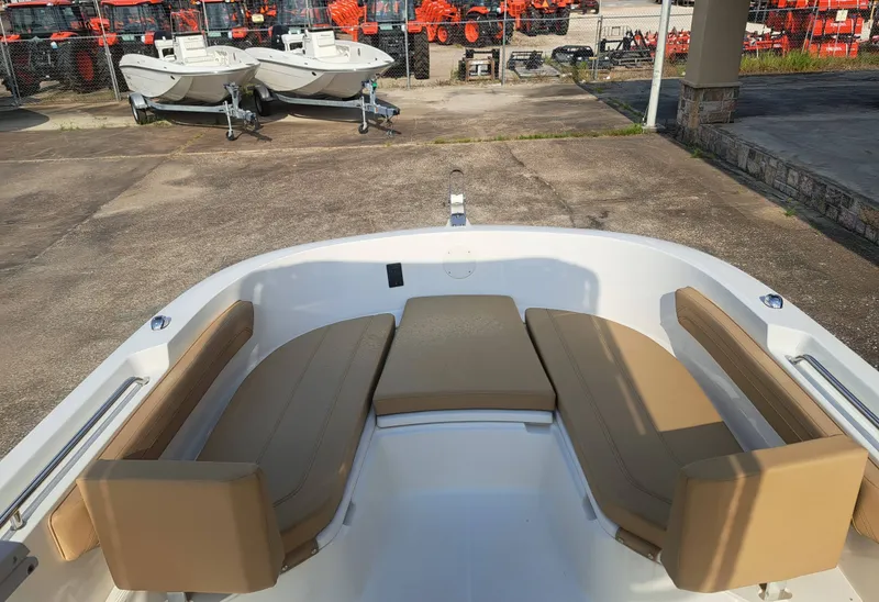 Slide: The Image of Bayliner Trophy T22CC 2026 - 12