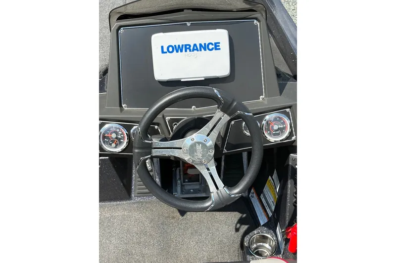 Slide: The Image of Steering console of 2022 Ranger Z518 boat with Lowrance display and gauges. - 12
