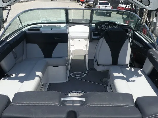 Slide: The Image of MasterCraft XT22 2021 - 12